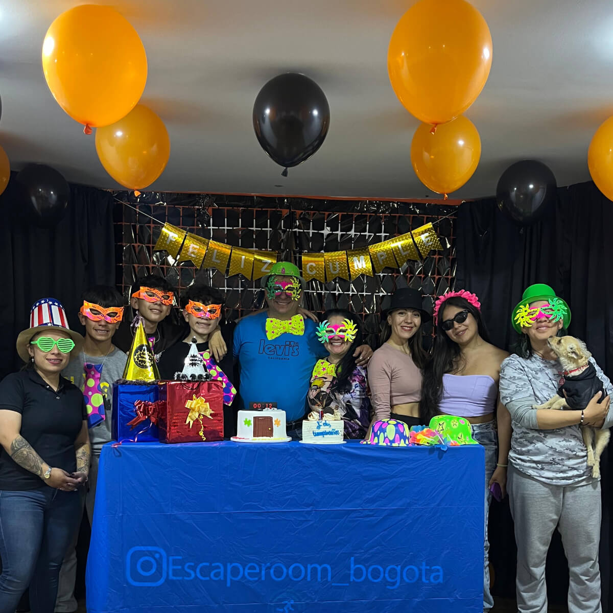 Celebración de cumpleaños en sala de escape en Bogotá